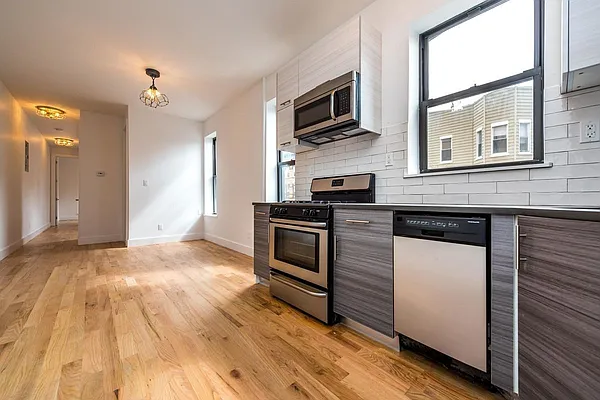 Rented by L Rose Realty (Brokerage) | media 14