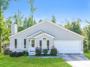 4 Meadowsweet Ln, Newnan, GA 30263