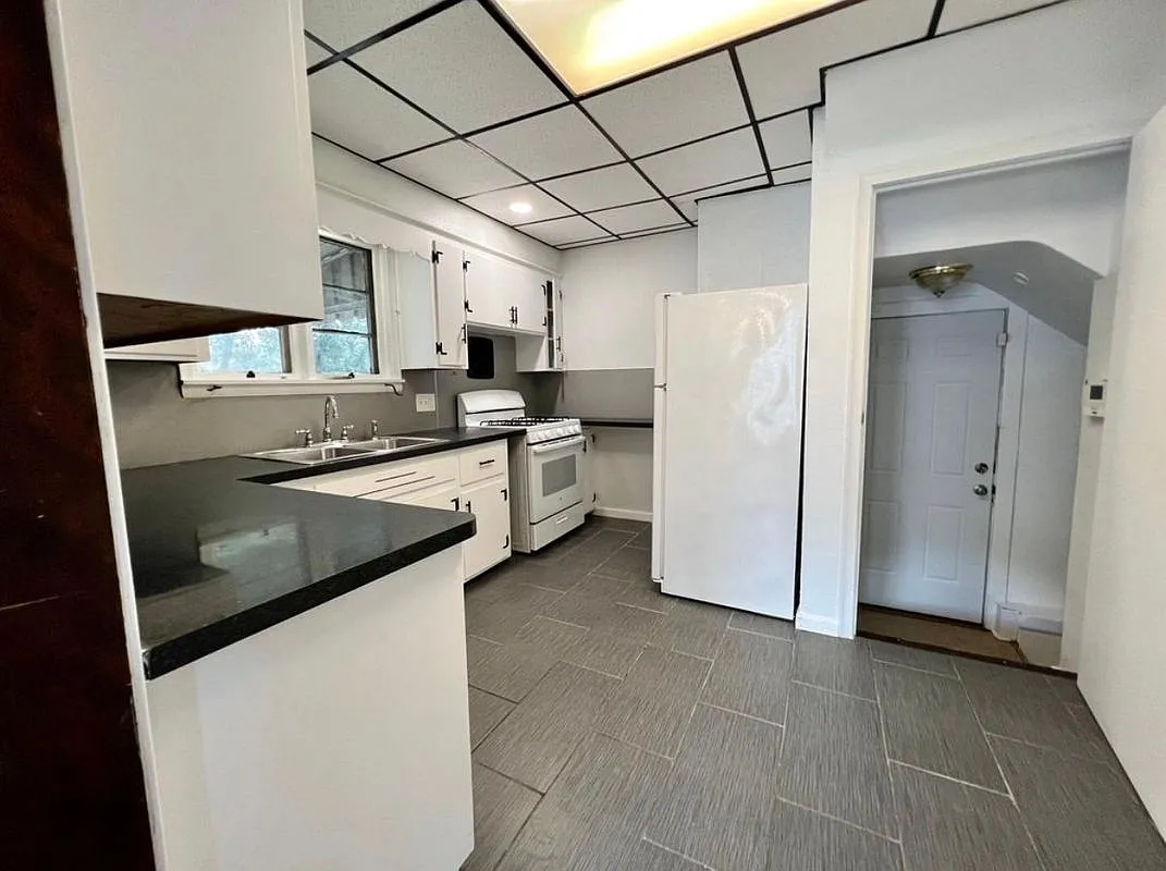 4 bed, 1.5 bath, 1344 sqft, $1,500 — Photo 3