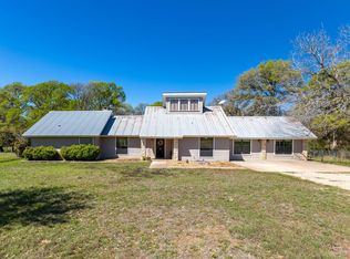 12 Creekwood Dr, Schulenburg, TX 78956