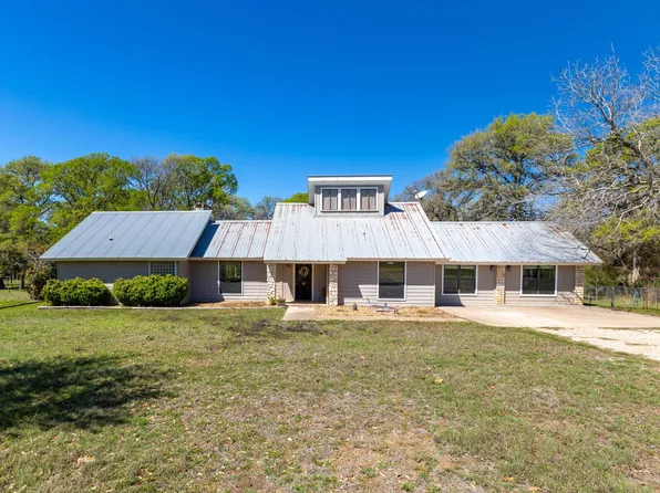 12 Creekwood Dr, Schulenburg, TX 78956