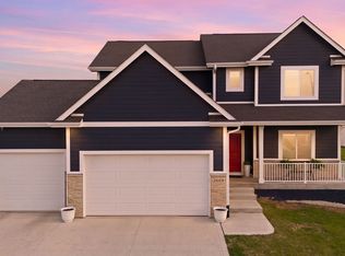 2609 Blooming Heights Dr, Norwalk, IA 50211