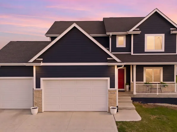 2609 Blooming Heights Dr, Norwalk, IA 50211