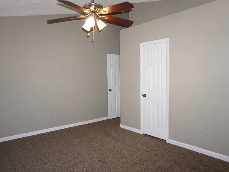 6648 Gentle Oaks Dr E — Photo 12