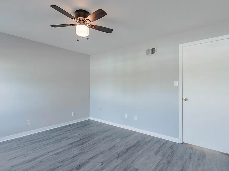 13545 Embassy Park Ct #13545 — Photo 27