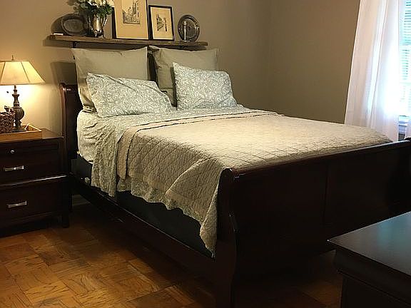 Master Bedroom/King fits