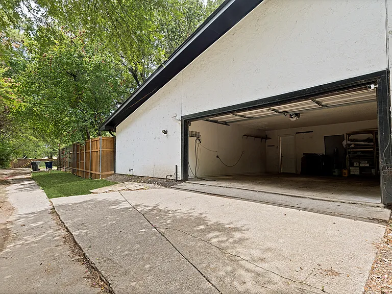5045 Thunder Rd — Photo 22