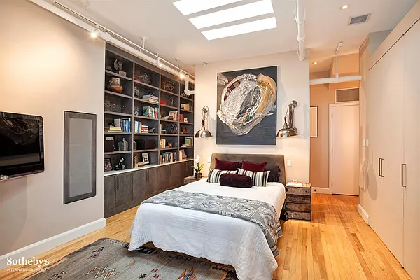 Sold by Sotheby's International Realty | media 6