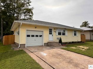 208 N Washington St, Clinton, MO 64735