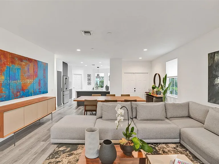1725 Winterberry Ln — Photo 14