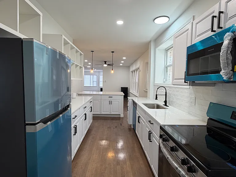 8040 S Rhodes Ave #1 — Photo 5