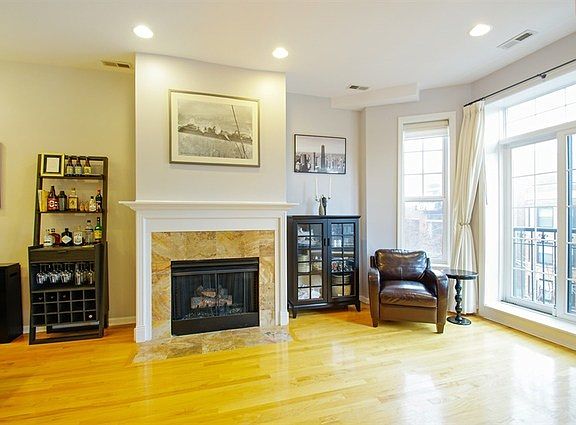 4th image of 3743 N Wilton Ave APT 3