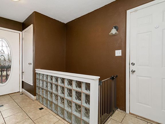 4th image of 2824 Grape Rd