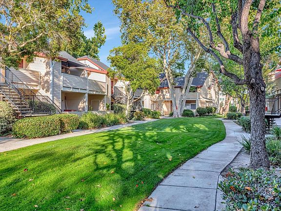 4th image of 1094 Cedar Gables Dr