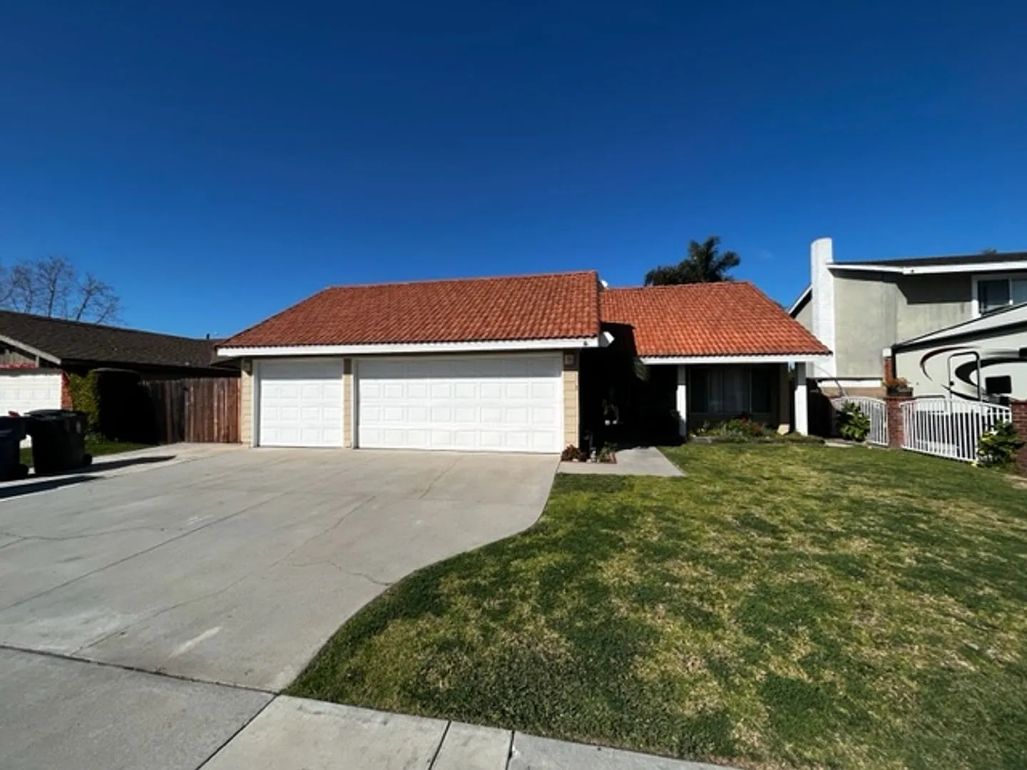 4 bed/3 bath house w/ loft area and officein Huntington Beach — Photo 1