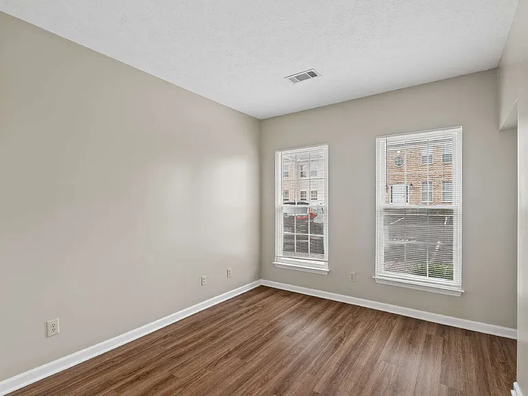 501 Churchill Xing — Photo 17