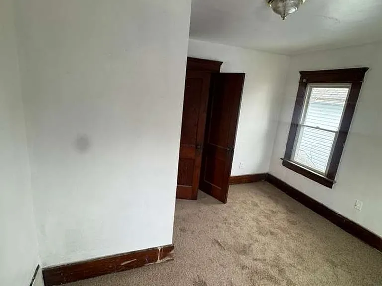 497 Lucy St — Photo 9