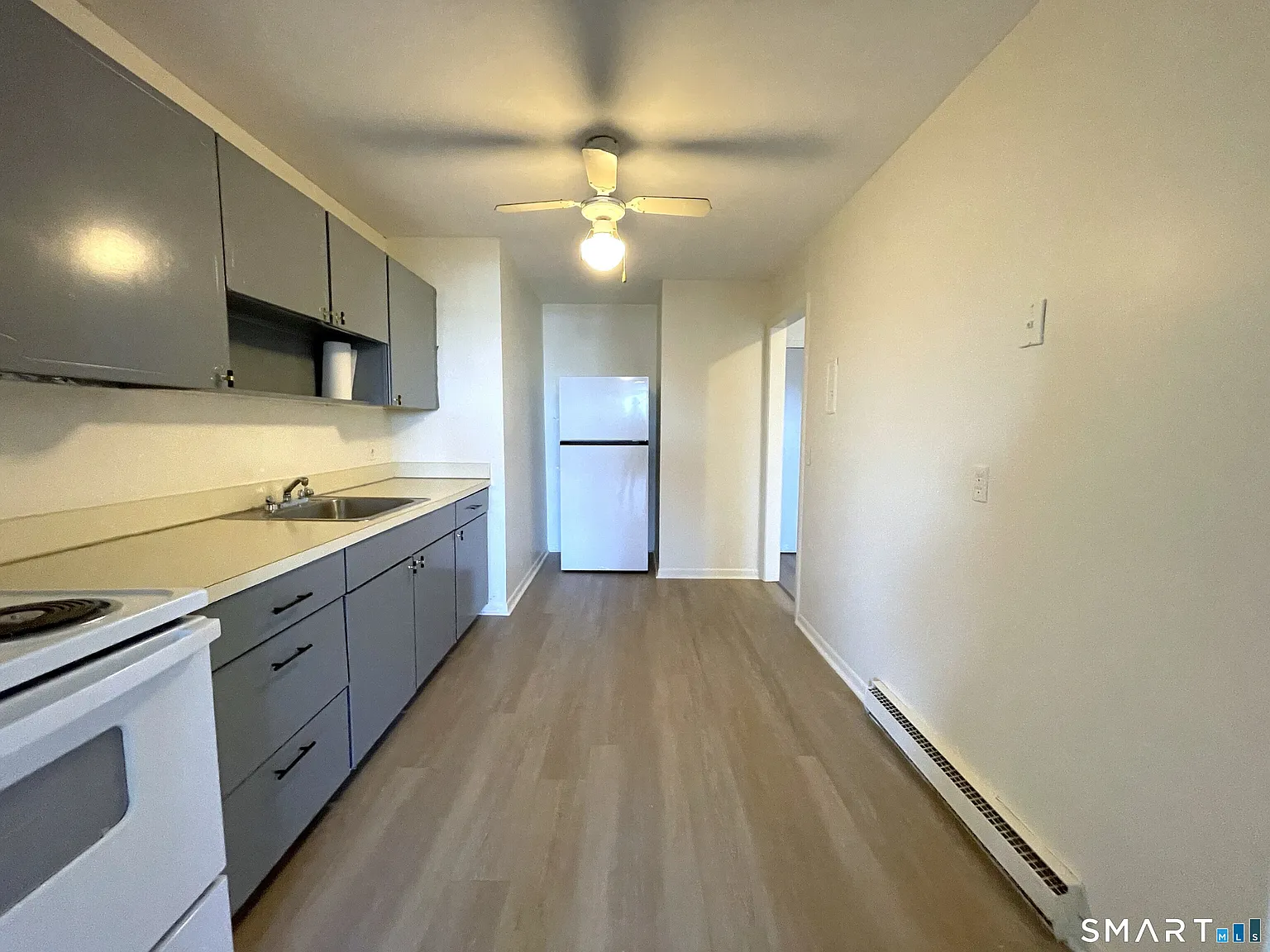 2 bed, 1.0 bath, 915 sqft, $1,900 — Photo 4