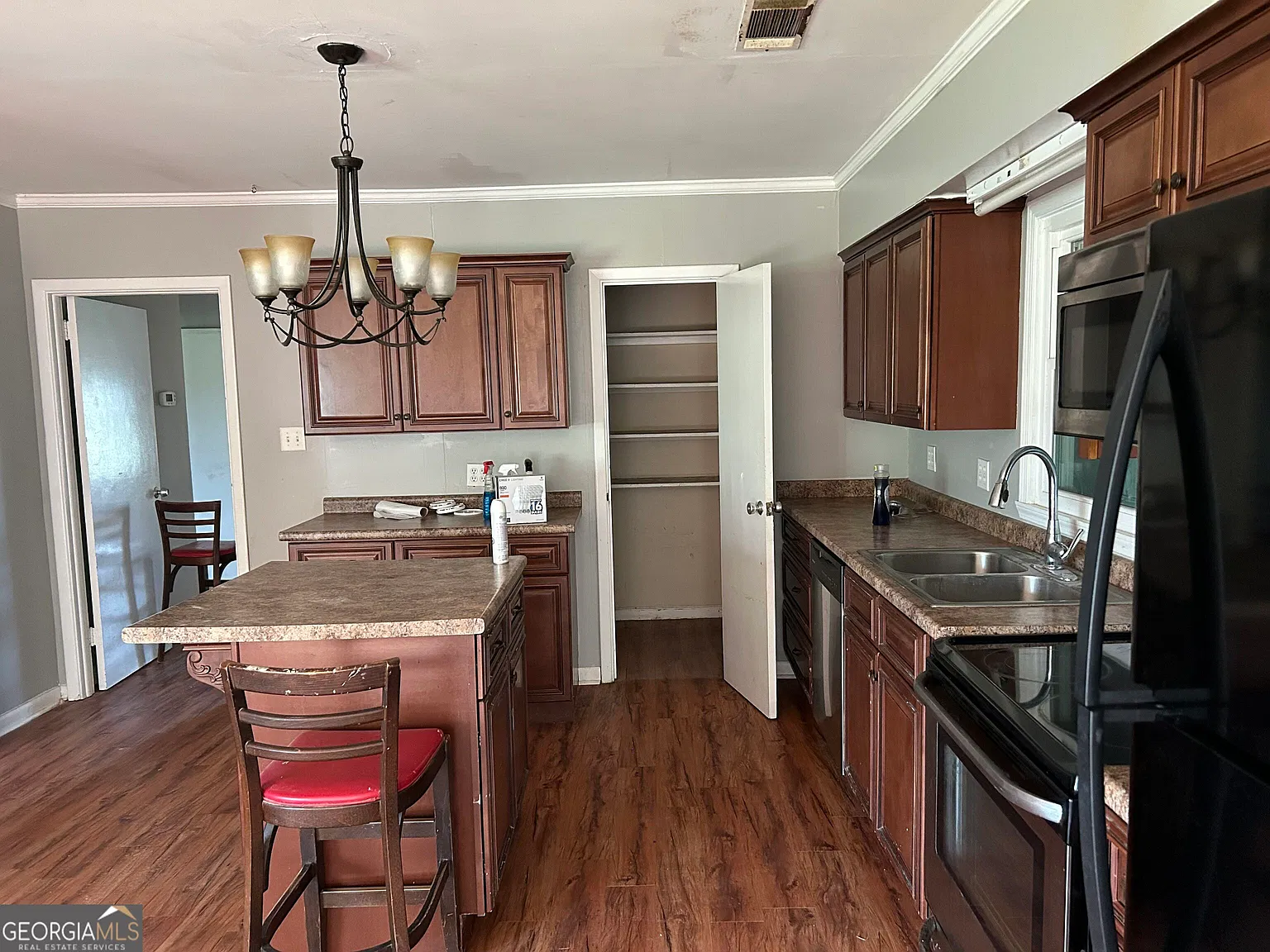 4 bed, 2.0 bath, 1937 sqft, $1,500 — Photo 3