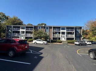 10 Woodcrest Ct APT 4, Weymouth, MA 02190