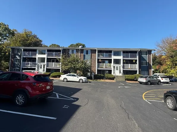 10 Woodcrest Ct APT 4, Weymouth, MA 02190