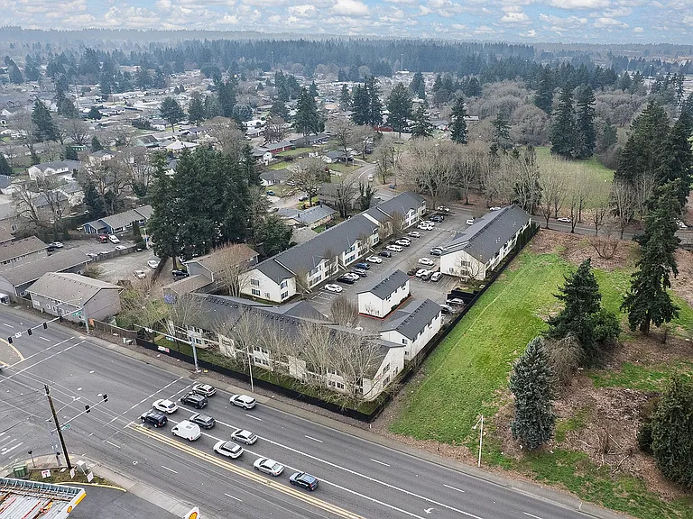 Corporate Woods Apartments — Photo 4