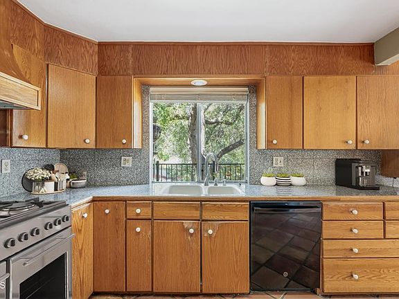 5th image of 155 W Villanova Rd