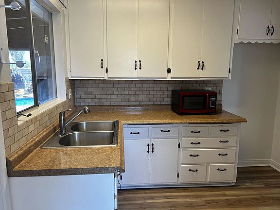 5th image of 478 Carnation Ave