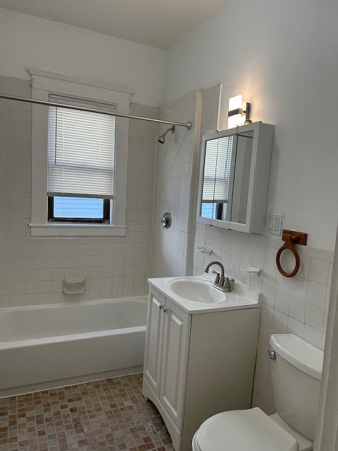 1st image of 60 Everton St Floor 3