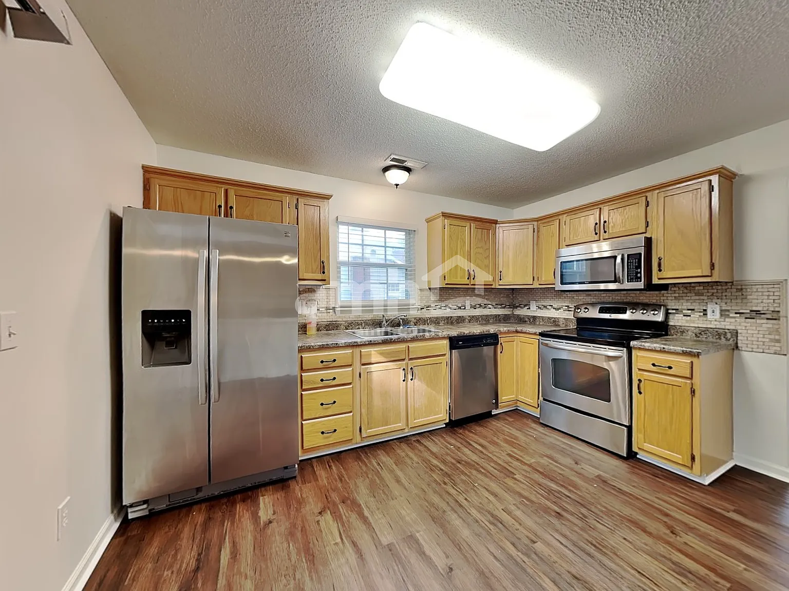 3 bed, 2.5 bath, 1500 sqft, $1,985 — Photo 3