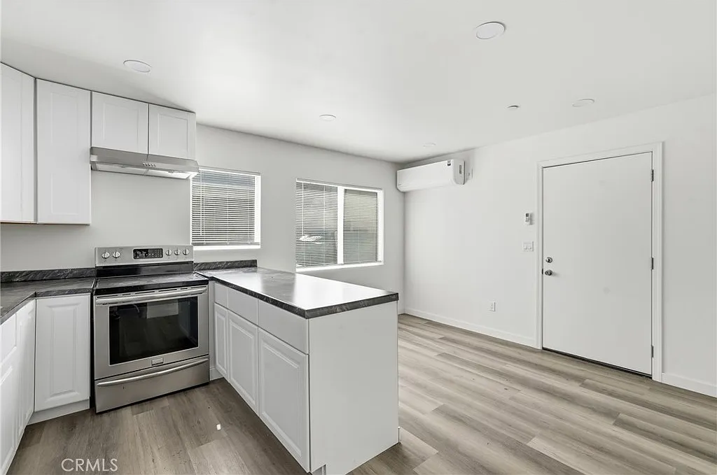 702 Walnut St — Photo 4