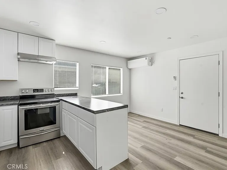 702 Walnut St #5 — Photo 4