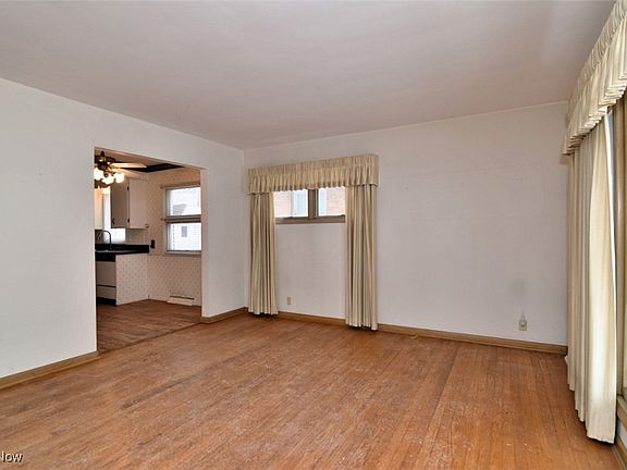 4th image of 123 Willard Ave