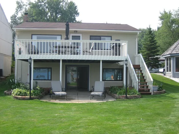 3760 Cottage Grove Ave, Waterford, MI 48328