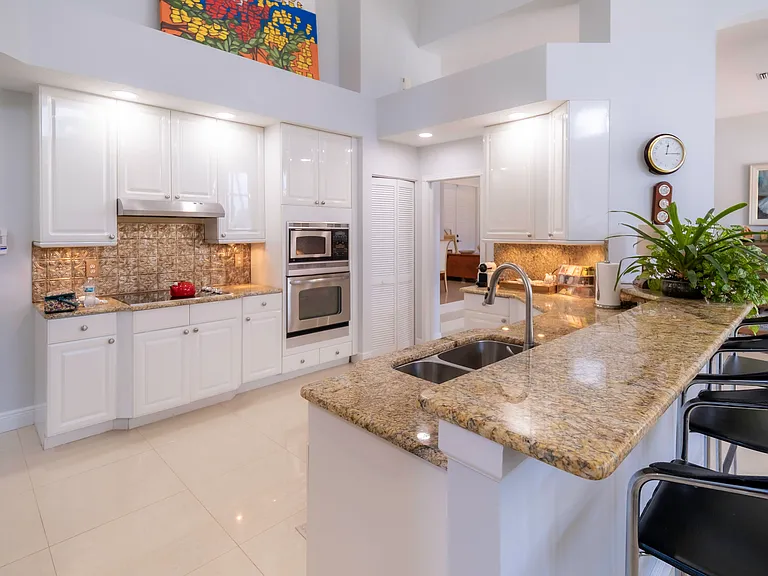 10849 Bal Harbor Dr — Photo 46