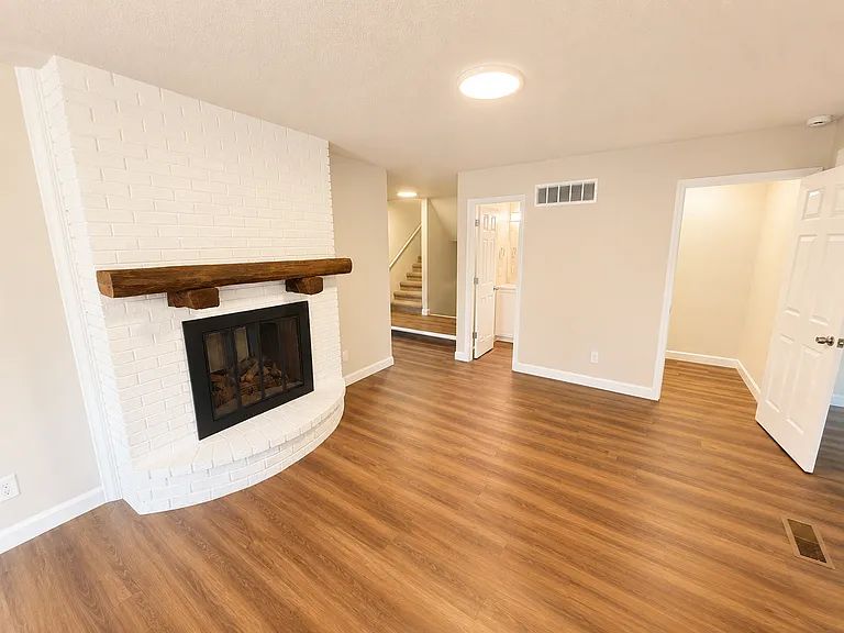 106 Lake Point Dr — Photo 4