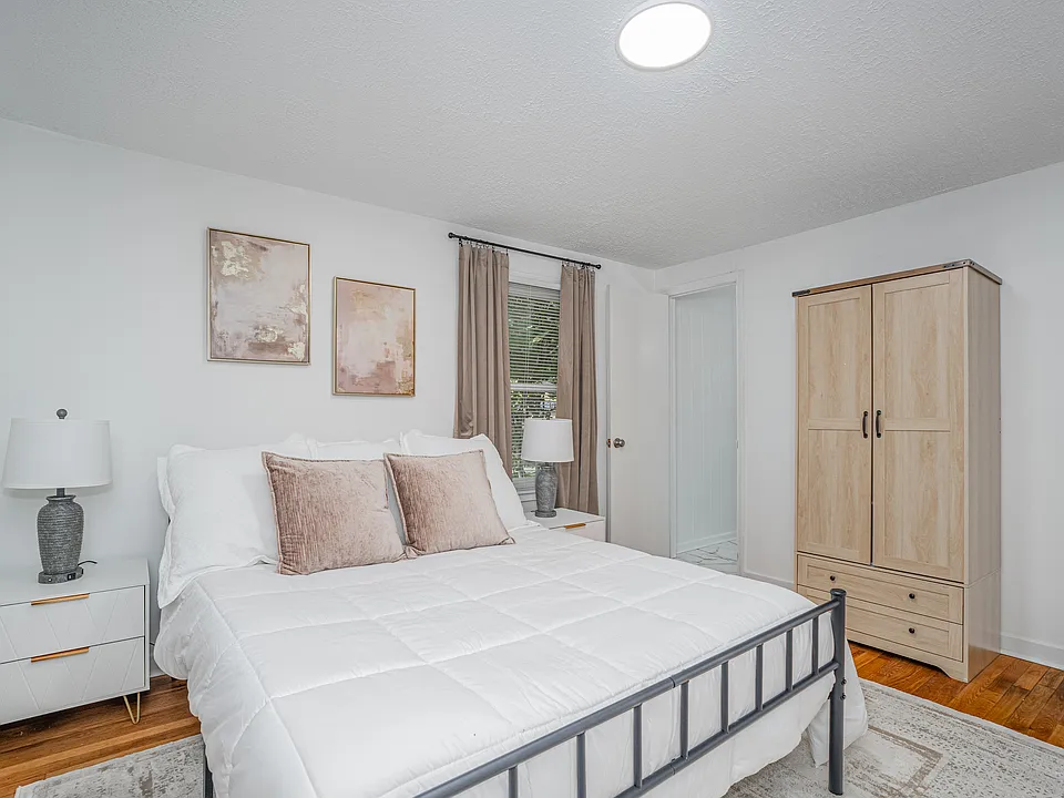 210 Adkins Cir