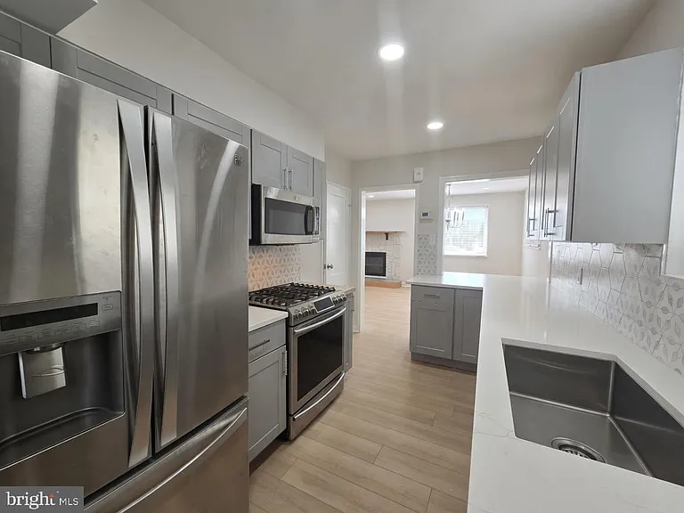 220 University Blvd E — Photo 2