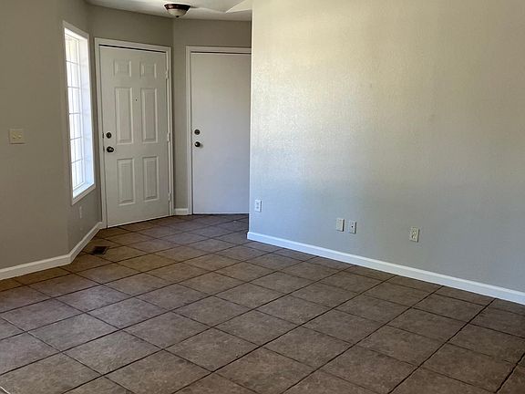 Entry/Living Room