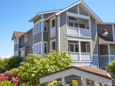 120 Hall Brothers Loop, Bainbridge Island, WA, 98110