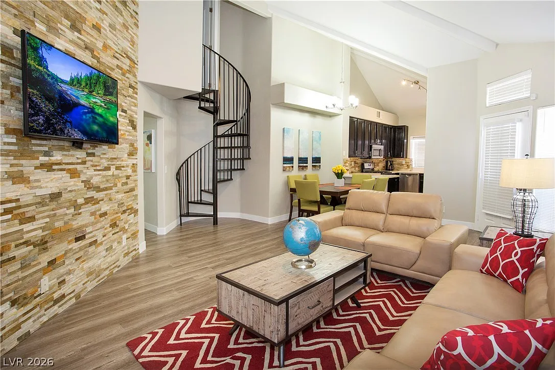 4 bed, 2.0 bath, 1389 sqft, $2,195 — Photo 1