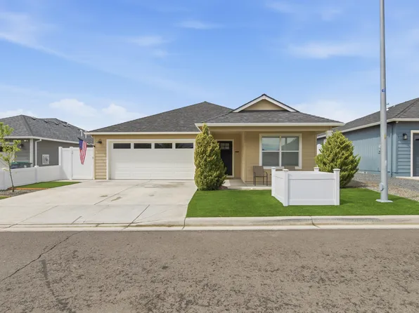 1922 Modena Ln, Medford, OR 97501