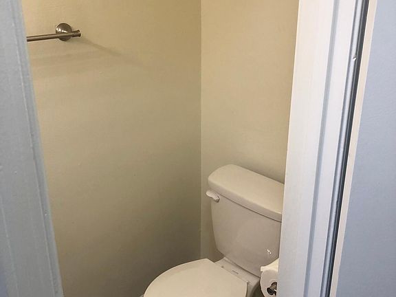 4th image of 669 Aubrey Dr