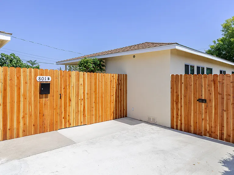 801 Elm Ave #B — Photo 17
