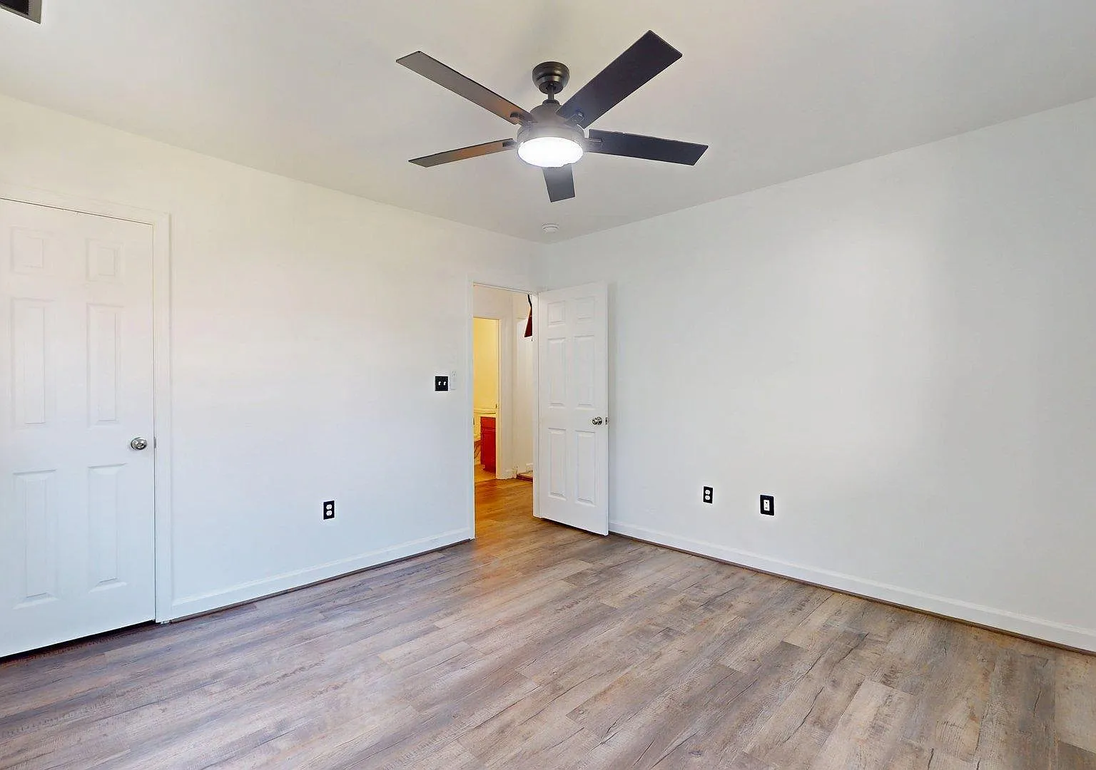 2 bed, 1.0 bath, 1368 sqft, $2,500 — Photo 3