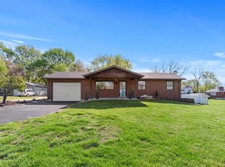 162 Cumberland Ave, Maryland Heights, MO 63043