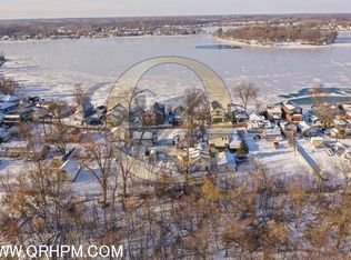 2040 Linden St, Fenton, MI 48430