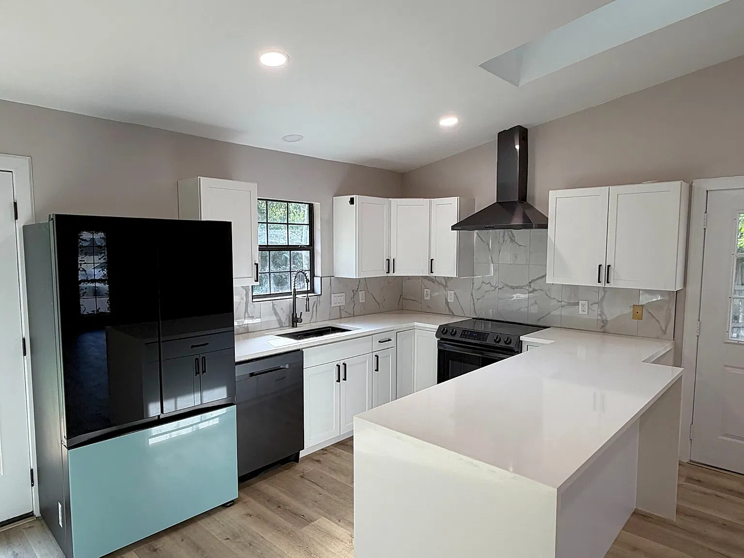 2 bed, 1100 sqft, $2,600 — Photo 3