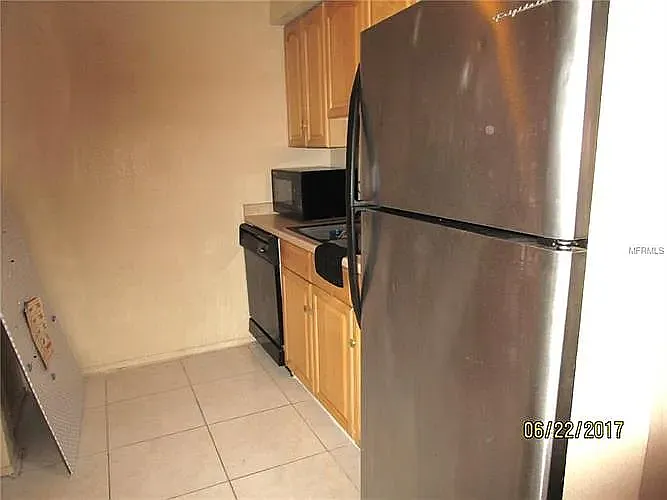 Building Photo - 403 E Westchester Ct #0