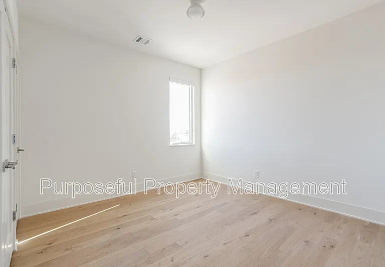 934 Hangar Dr #9 — Photo 21